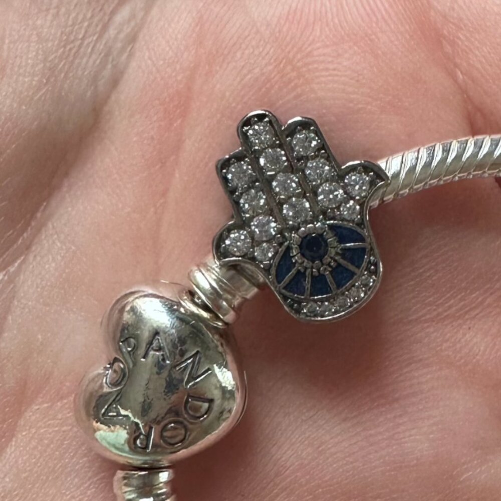 NIB Pandora Silver Heart and Chamsa (protective hand) Charm Bracelet